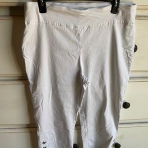Zac & Rachel white capri pants